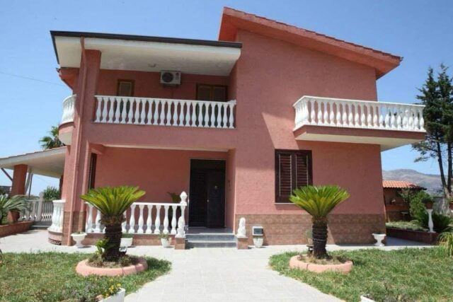 Villa in via Corsitti, 11 (Borgetto)